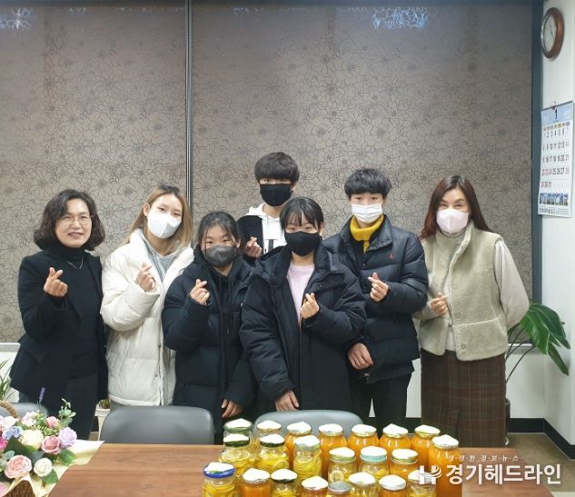 의왕시 청계자유발도르프학교 봉사동아리 '온빛' 과일청 나눔