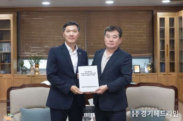 김현택 의장이 남양주시 의회를 방문한 와부읍 국지도 86호선 확장 추진위원회 위원들과 간담회를 가졌다.