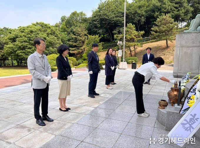 부천교육지원청, 제68회 현충일 맞아 현충탑 참배