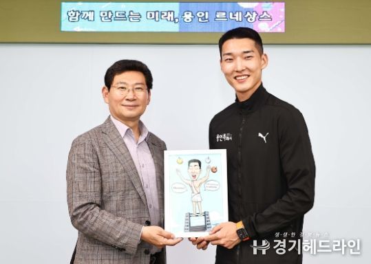 7일 이상일 용인특례시장이 높이뛰기 세계 정상 우상혁 선수를 만나 격려했다.