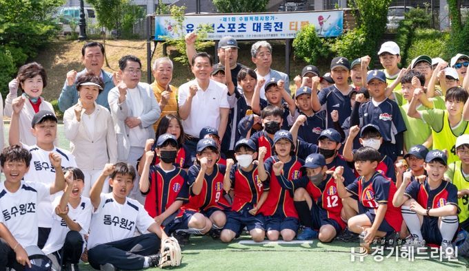 이재준 수원특례시장이 제1회 수원특례시장기 유소년스포츠 대축전에 함께하고 있다.