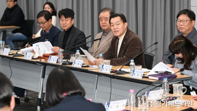 기업유치위원회 정기회의에서 이재준 수원특례시장이 발언하고 있다