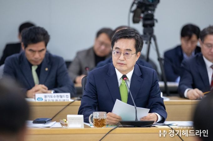 27일 오전 경기도청4층 율곡홀에서 김동연 경기도지사가 12월 도정 열린회의에서 인사말을 하고 있다.