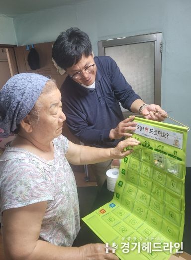 왕징면지역사회보장협의체, 취약계층 어르신 주간 약 달력 배부