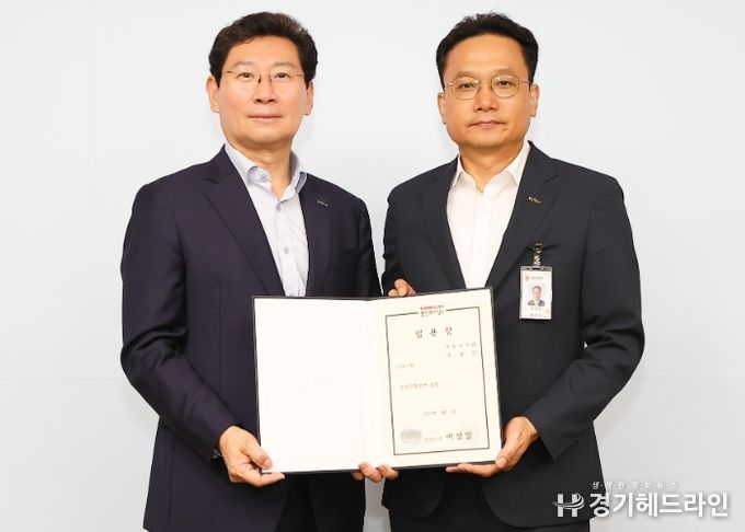 이상일 용인특례시장은 1일 이영민 제22대 수지구청장에게 임용장을 수여했다.