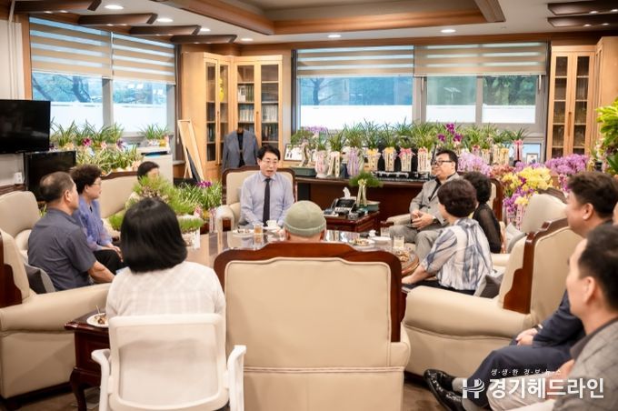 조성대 의장이 지역 주민들과 간담회를 진행하고 있다.