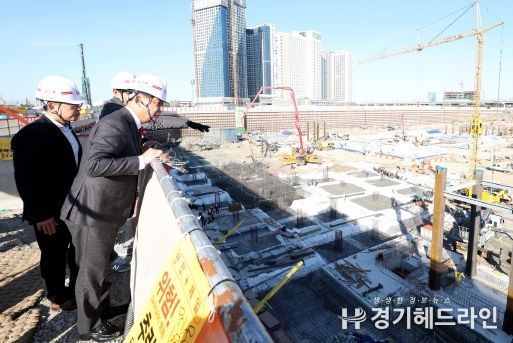 인천시의회 정해권 의장, 대형 개발사업인 스타필드청라, 롯데바이오로직스 공사현장 방문