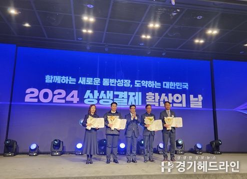 맨 왼쪽 김영미 인천시 회계담당관, 가운데 중소기업벤처기업부 차관 김성