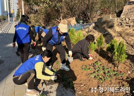 수원특례시 장안구 파장동 바르게살기운동위원회, 화단 조성과 환경정화 활동 펼쳐