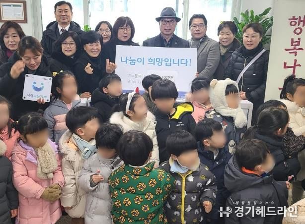 아이들의 정성 담긴 100만 원, 수원특례시 팔달구 우만2동 취약계층을 위한 보드미어린이집의 설 명절 나눔