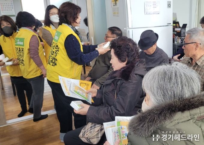수원특례시 권선구 권선2동 지역사회보장협의체, 경로당 순회 수원새빛돌봄(누구나) 홍보 릴레이