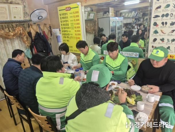 수원특례시 영통구 매탄4동 주민자치회, 환경관리원 격려 오찬 간담회 개최