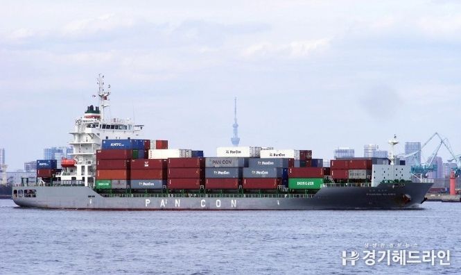 인천 칭다오 하이퐁 서비스에 투입되는 ‘팬콘 글로리(PANCON GLORY)’호 전경 / 사진제공 = 인천항만공사