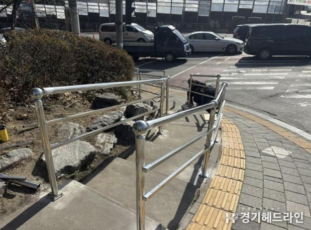 수원특례시 팔달구 우만1동, 급경사 계단 미끄럼방지 안전 난간 설치