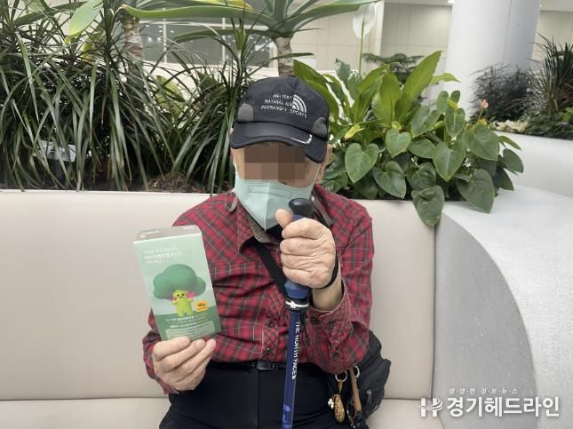 “산불 피해 지역에 전달해 달라”며 수원특례시 새빛민원실에 성금을 전해주신 어르신