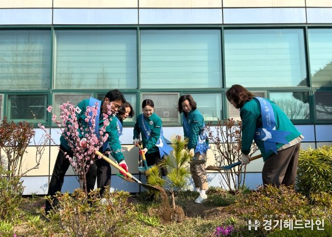 수원교육지원청, 제80회 식목일 맞아 청렴과 탄소중립 실천 담은 식목행사 운영
