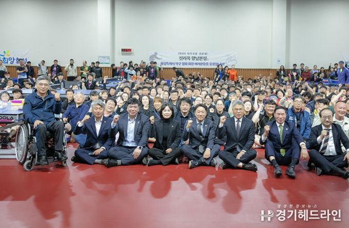 참석자 단체사진