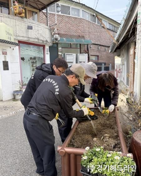 수원특례시 팔달구 행궁동 행복마을관리소, 식목일 맞이 봄꽃 식재