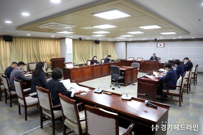 수원특례시의회 환경안전위원회, 생활폐기물 대행구역 및 계약방식 개선 연구용역 최종보고회 열어