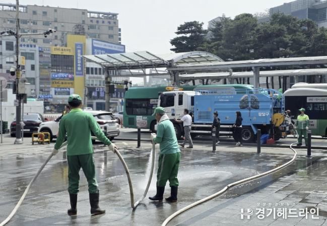 수원특례시 팔달구, 수원역 일원 대대적인 물청소 실시