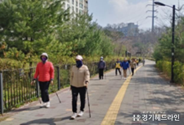 군포시 송정건강생활지원센터 ‘노르딕워킹 동아리’ 운영