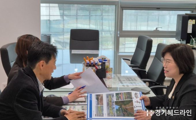 이애형 경기도의원, 주민 건강 증진을 위한 ‘세류동 흙향기 맨발길 조성사업’ 논의 가져