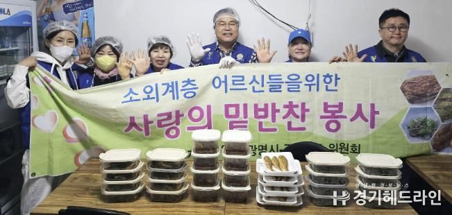 광명시 광명5동 바르게살기운동위원회는 지난 16일 관내 어르신과 취약계층 8가구에 밑반찬을 전달했다.