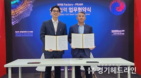 왼쪽 (주)프라임 김성우 연구소장 오른쪽 트로이 표 WNB팩토리 공동대표
