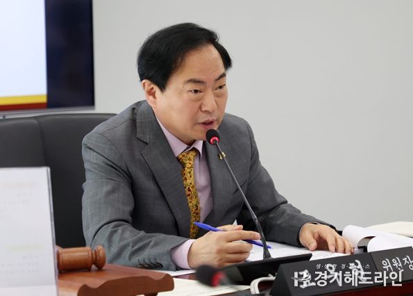 경제환경위원회 조우현 위원장 조례안 심사
