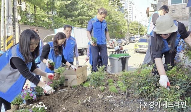 수원특례시 팔달구 화서1동 주민자치회, 주민의 땀방울로 피운 손바닥 정원의 봄