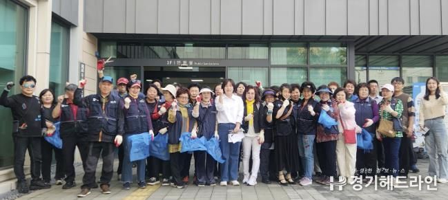 수원특례시 팔달구 우만1동, 노후 현수막 교체해 깨끗한 우만1동 만들어