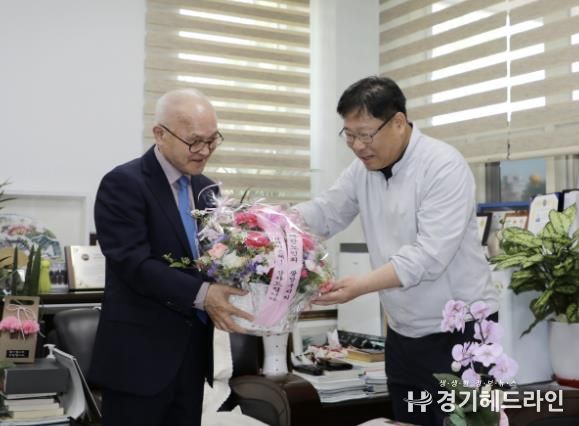 수원특례시 팔달구, 어버이날 맞아 대한노인회 팔달구지회 방문해 감사의 마음 전달