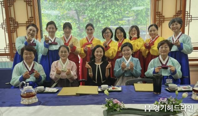 용인특례시, 2025 상반기 예절교육관 정규과정 16명 수료식