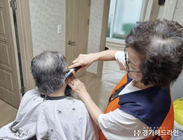 수원특례시 영통구 망포2동 지역사회보장협의체, 이미용 봉사로 재능 기부 실천