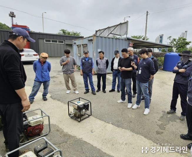 5월 20일 목감동 방재장비창고 일원에서 실시된 수방 장비 사용법 교육 현장