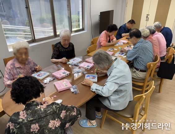 수원특례시 영통구 영통1동 치매안심마을, 8주간의 '찾아가는 실버놀이터' 성공적 마무리