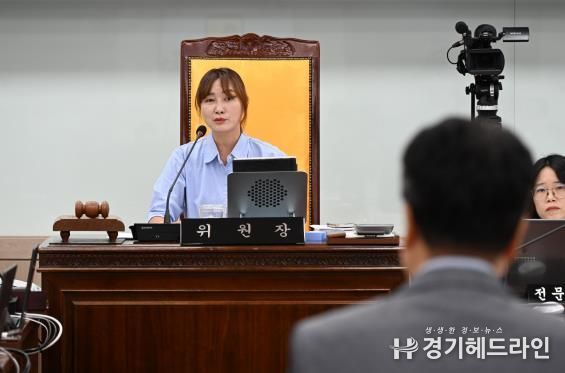 책임있는 군정으로 군민의 신뢰를 얻도록 주문하고 있는 여현정 의원
