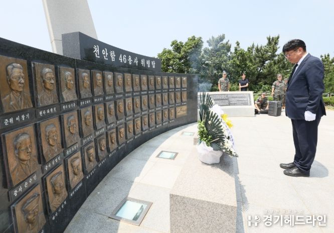 도성훈 교육감, 백령도 찾아 천안함 위령탑 참배