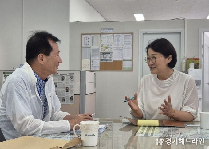 신미숙 의원, 화성시 게이트볼회장과 “생활체육 발전 함께 모색”