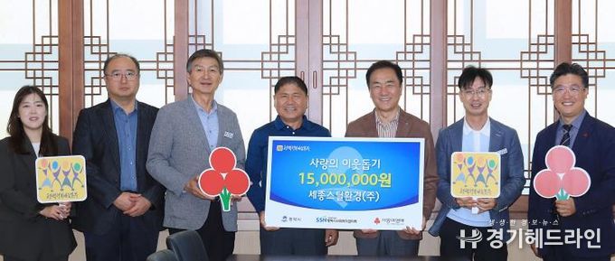 왼쪽부터 평택시 폐기물관리팀 이슬 주무관, 폐기물관리팀 최기영 팀장, 기후환경국 우정식 국장, 세종스틸환경(주) 이환중 본부장, 정장선 평택시장, 자원순환과 최원관 과장, 평택행복나눔본부 황성식 나눔국장