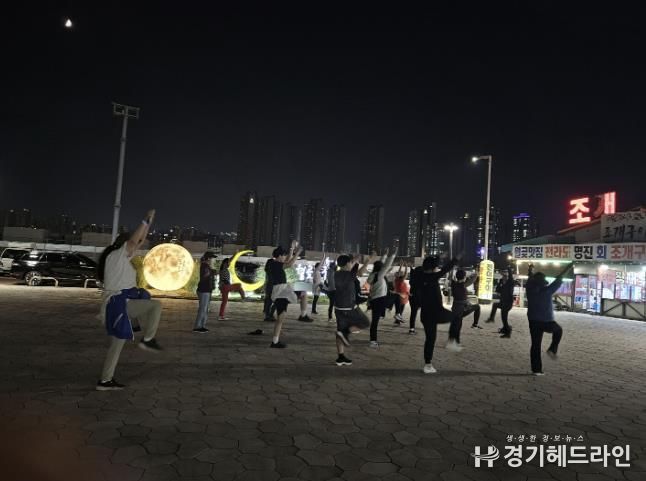 시흥시 월곶동 주민자치회, 월곶해안로 낙조를 보면서 함께 걸어요 성료