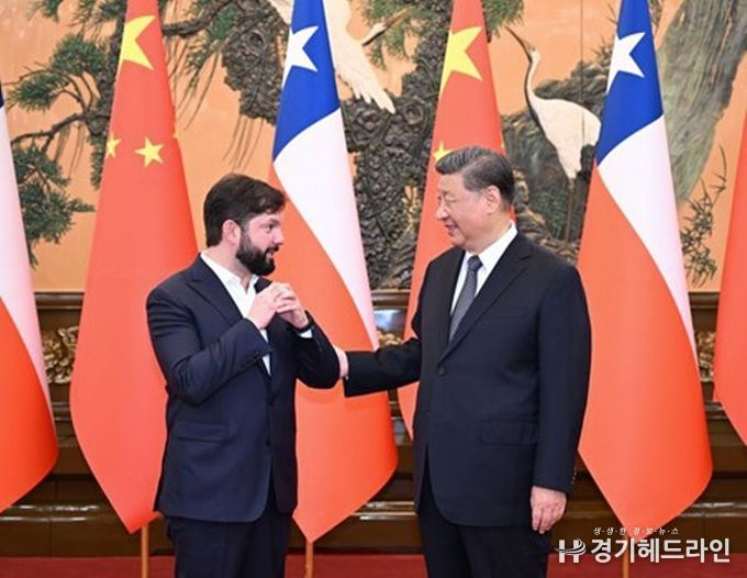 시 주석이 5월 14일 중국 베이징 인민대회당에서 가브리엘 보리치 칠레 대통령과 회견하고 있다. (사진/신화통신)