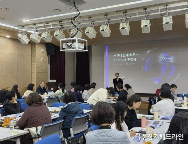 14일 소하도서관 강당에서 '제13회 작은도서관 학교'가 진행되고 있다