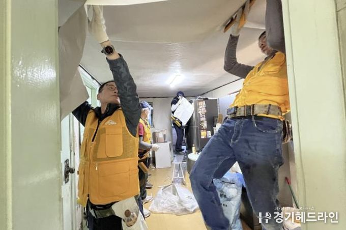 수정인테리어 기술전문학원, 수원시 장안구 조원1동 취약계층 위한 무료 도배 봉사
