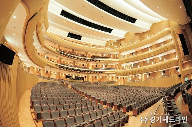 1,887석의 좌석을 갖춘 오페라극장인 고양아람누리 아람극장