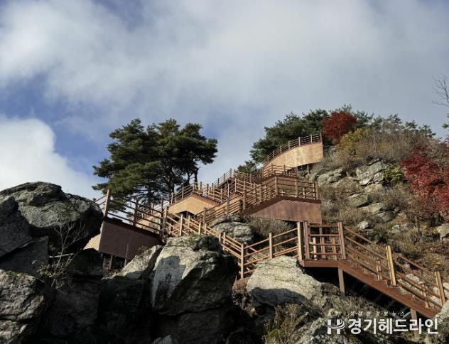 포천시, 왕방산(관모봉) 나무 계단 설치 완료