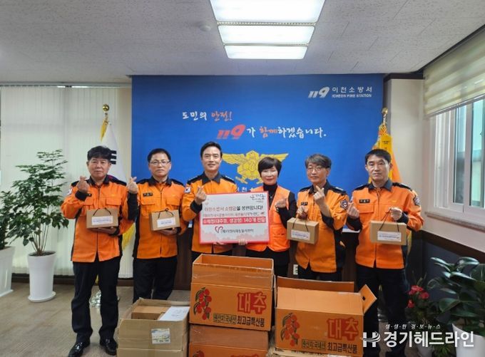 이천시자원봉사센터, 이천소방서에 소방관 응원 수제청 140개 전달