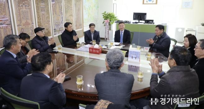 황규돈 신임 수원시 팔달구청장, 동 주민자치회장과 소통으로 하나되다