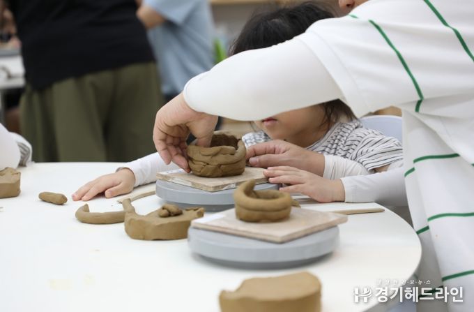 2025년 경기도자박물관 협력 프로그램 <오감으로 빚은 찻잔>