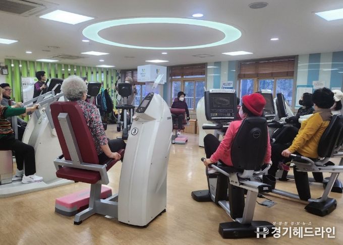 광명시보건소 노인건강증진센터에서 노인건강증진 프로그램이 진행되고 있다.